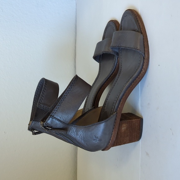 Frye Brielle Charcoal Grey Wooden Ankle Sandals - Size 8 - Picture 8 of 15
